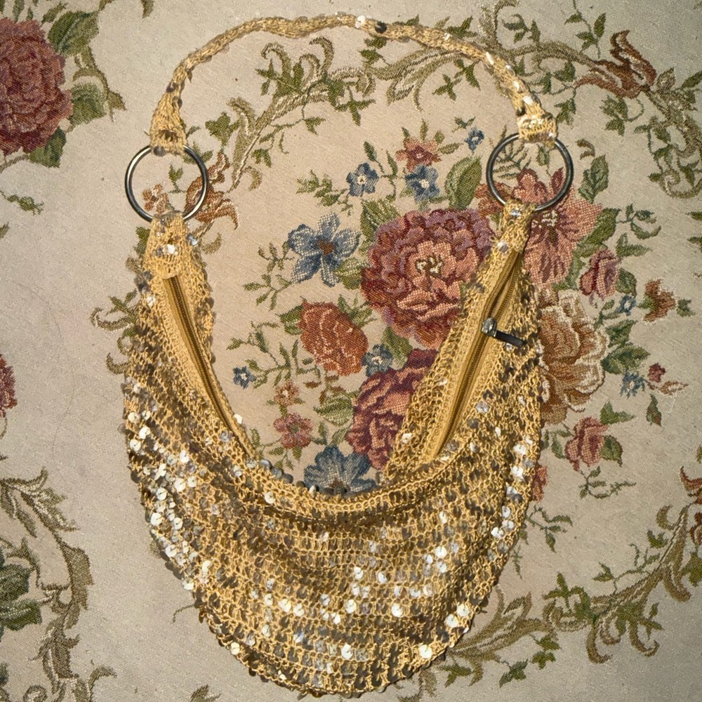 Elegant Gold Sequin Necklace
